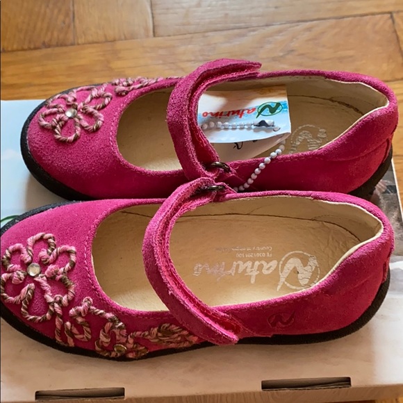 🆕 Naturino Girls Pink Suede Shoes - Picture 2 of 7